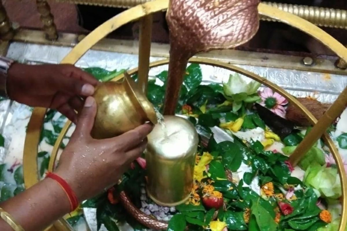 Pahari Mandir Ranchi: सावन में पहाड़ी मंदिर पर होता है भोलेनाथ का भव्य श्रृंगार, जानिये क्या है महत्व 1 Pahari Mandir Ranchi