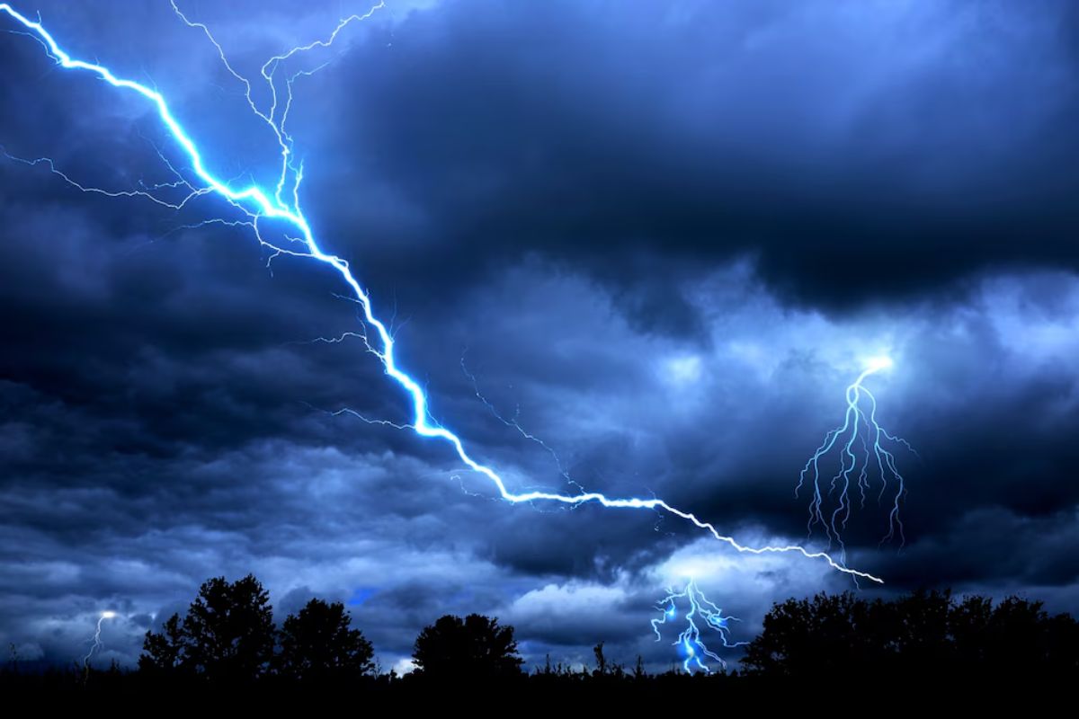 Heavy Rain Alert: 23 मई तक अलर्ट, इन राज्यों में होगी बहुत भारी बारिश, 70 किमी प्रति घंटे की रफ्तार से चलेगी हवा 1 Heavy Rain Alert