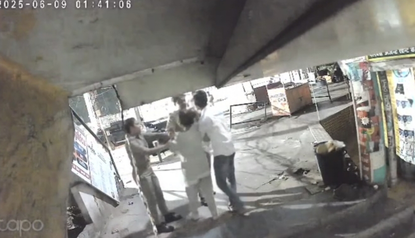 बैड टच और बदतमीज़ी! मॉडल चाय वाली ने पुलिस पर लगाए सनसनीखेज़ आरोप! 2 1001255180
