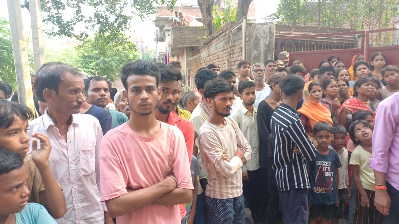 बिहार के औरंगाबाद में आर्केस्ट्रा डांसर ने की आत्महत्या, बेटे को मनाकर दूसरे कमरे में सुलाया और फंदे से झूल गयी 1 6906ddaa acc8 4bab b094 13b126d03869