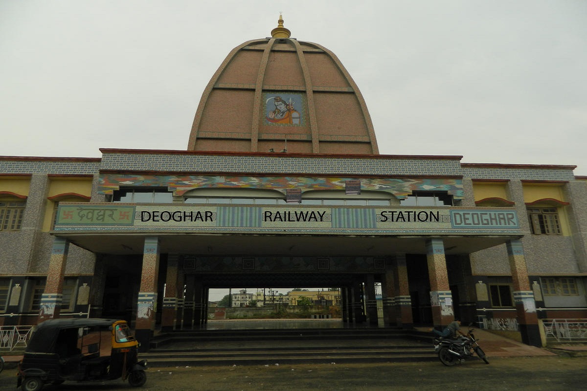 श्रावणी मेला में भीड़ से निपटने के लिए रेलवे कर रहा विशेष व्यवस्था, इन स्टेशनों पर होंगे खास इंतजाम 2 Deoghar Railway Station