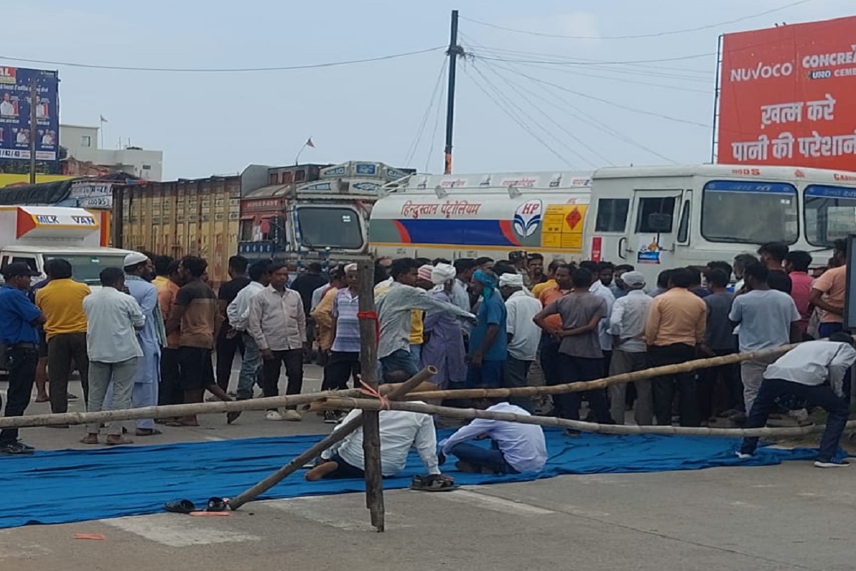 चान्हो में बंद के कारण लगा जाम