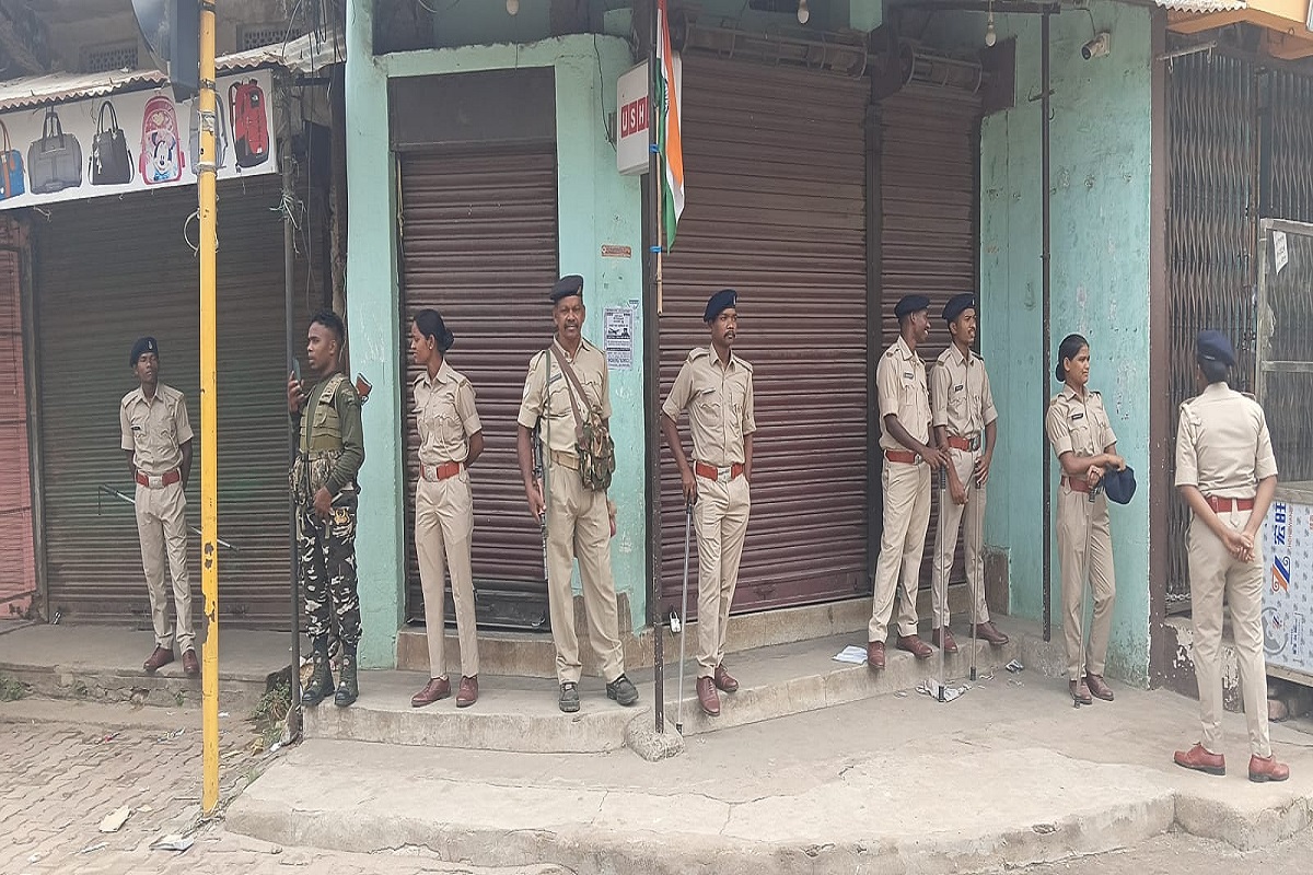 टावर चौक के पास तैनात पुलिस