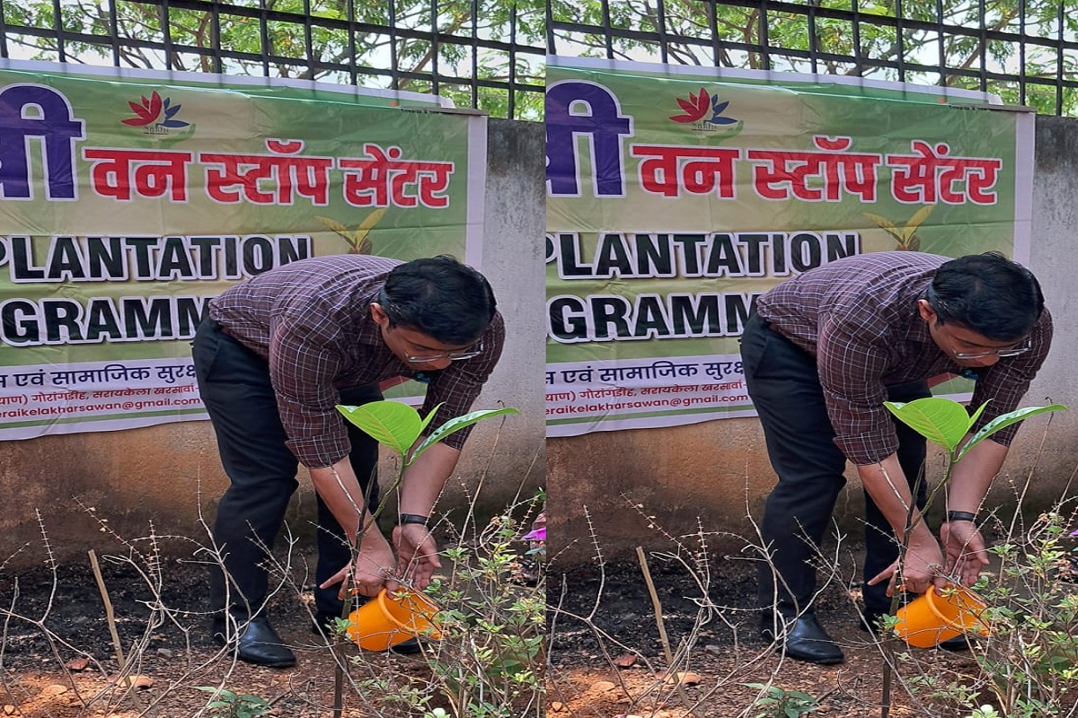 DDC inspection: सरायकेला में डीडीसी ने सखी वन स्टॉप सेंटर का किया औचक निरीक्षण, पौधे भी लगाये 2 सखी वन स्टॉप सेंटर में पर्यावरण दिवस