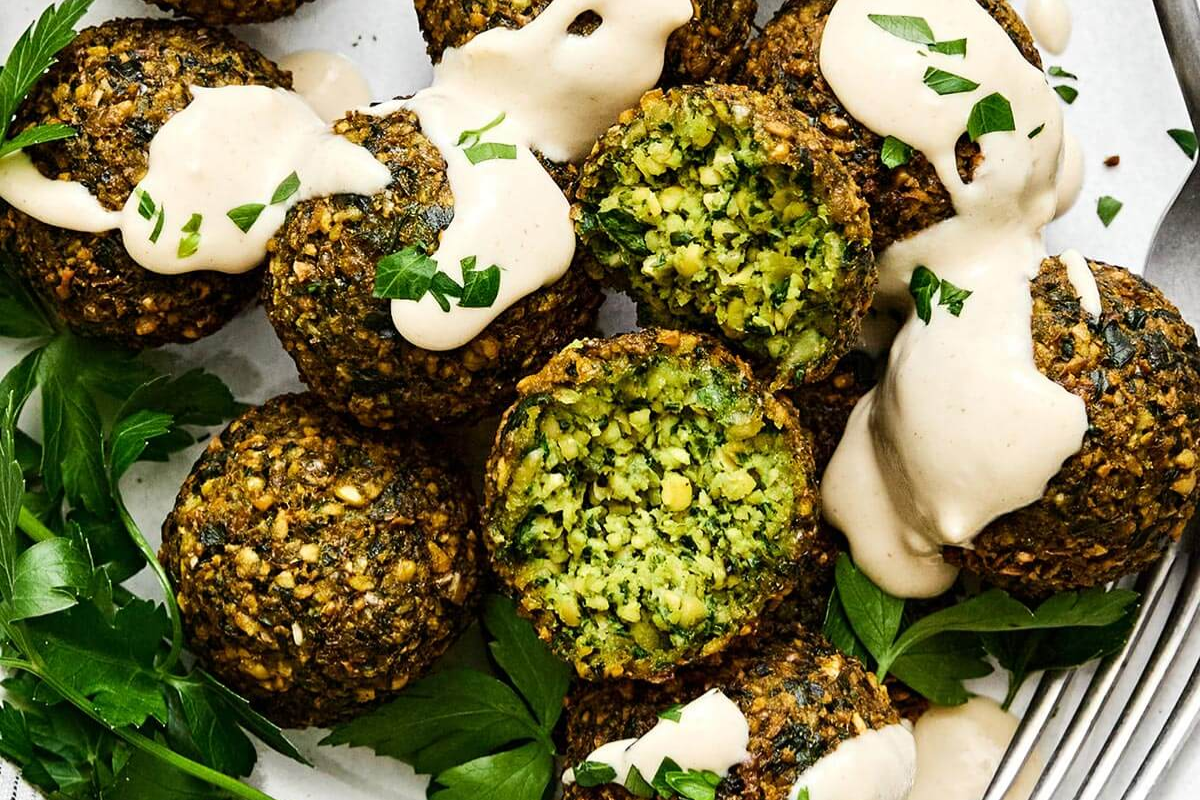 International Falafel Day: 12 जून को मनाया जाता है इंटरनेशनल फलाफल डे - जानें कैसे बनता है फलाफल 1 History of International Falafel Day 2025 Falafel Recipe