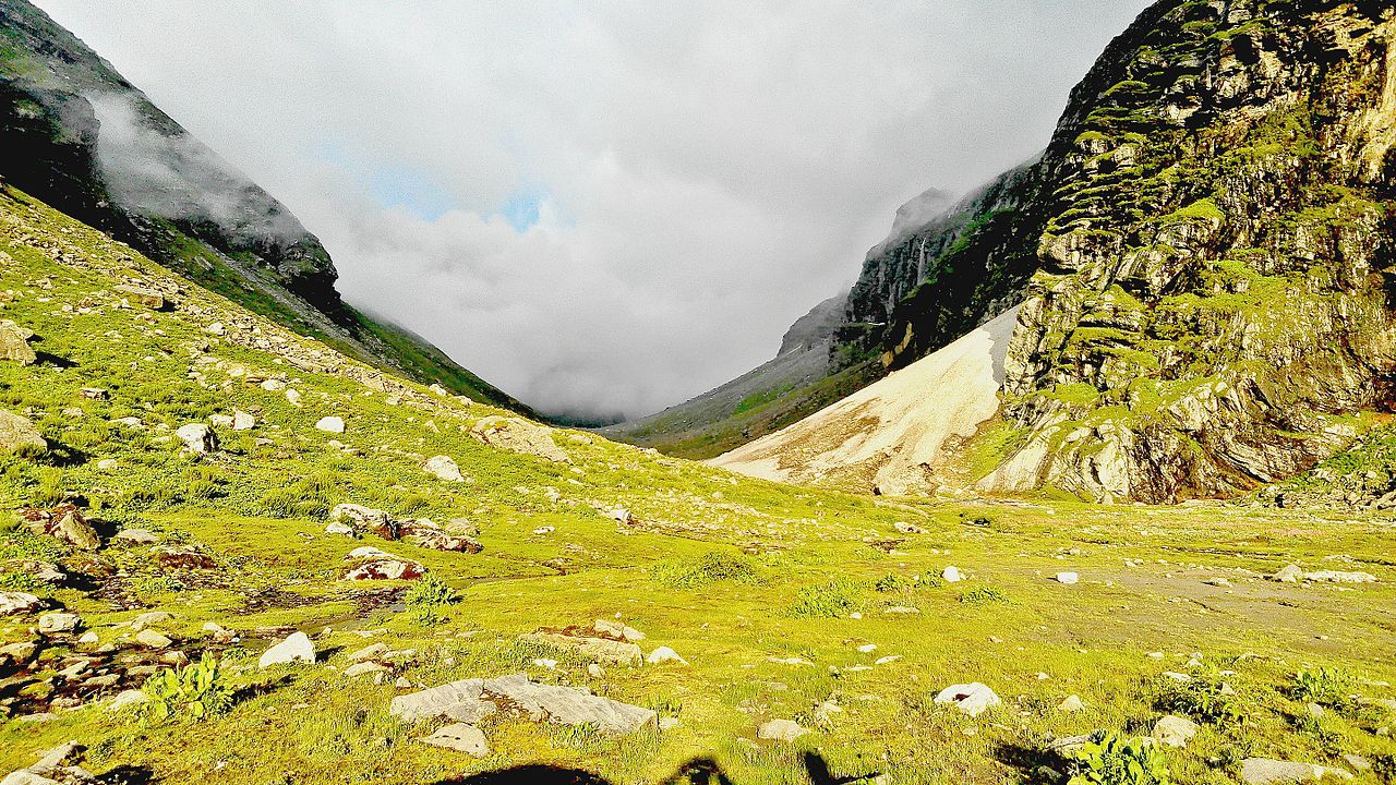Best Monsoon Trek In India : एडवेंचर के हैं शौकीन, तो मानसून में कर सकते हैं यहां की ट्रैकिंग 4 Hamta paas
