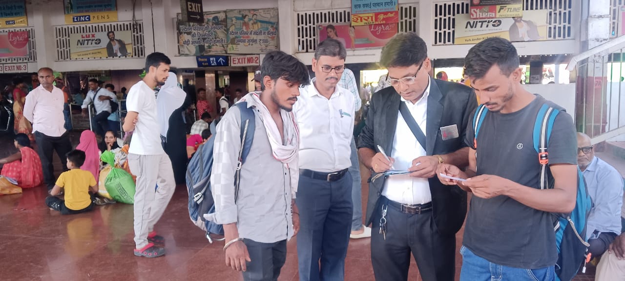 Rail News- समस्तीपुर मंडल में मेगा टिकट चेकिंग अभियान जारी, दि. 17.06.25 को एक दिन में 6579 बिना टिकट यात्रियों से वसूले गये 53.09 लाख रूपये