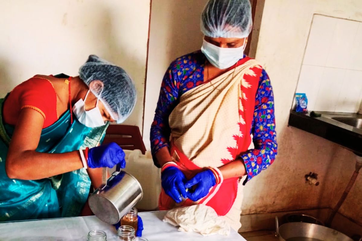 Success Story : सबर जनजाति के 45 परिवारों ने जंगल की गहराई से निकाली आत्मनिर्भरता की मीठी राह 1 Madhur Kranti Boram Honey East Singhbhum Jamshedpur news today