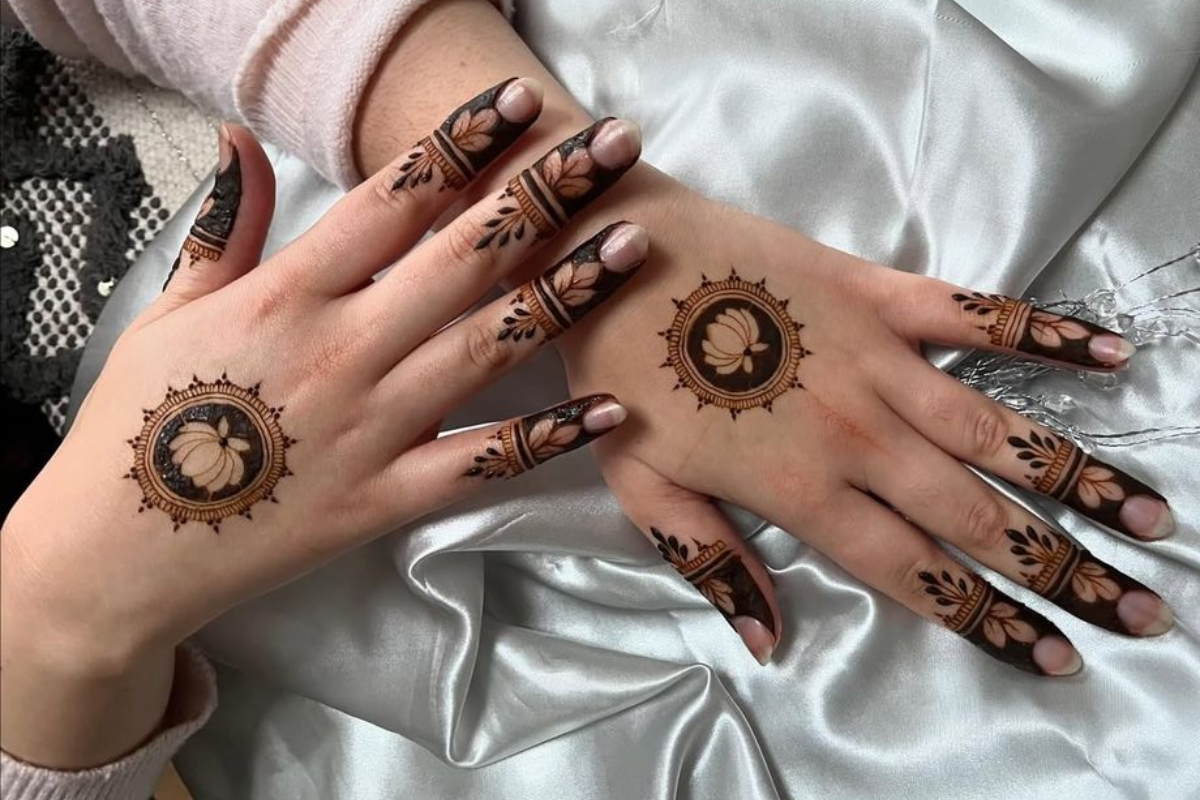 Sawan Special Mehndi Designs : सावन के तीज त्योहारों में हाथों पर रचायें ये आसान मेहंदी डिजाइन्स 2 Mehndi Design 1