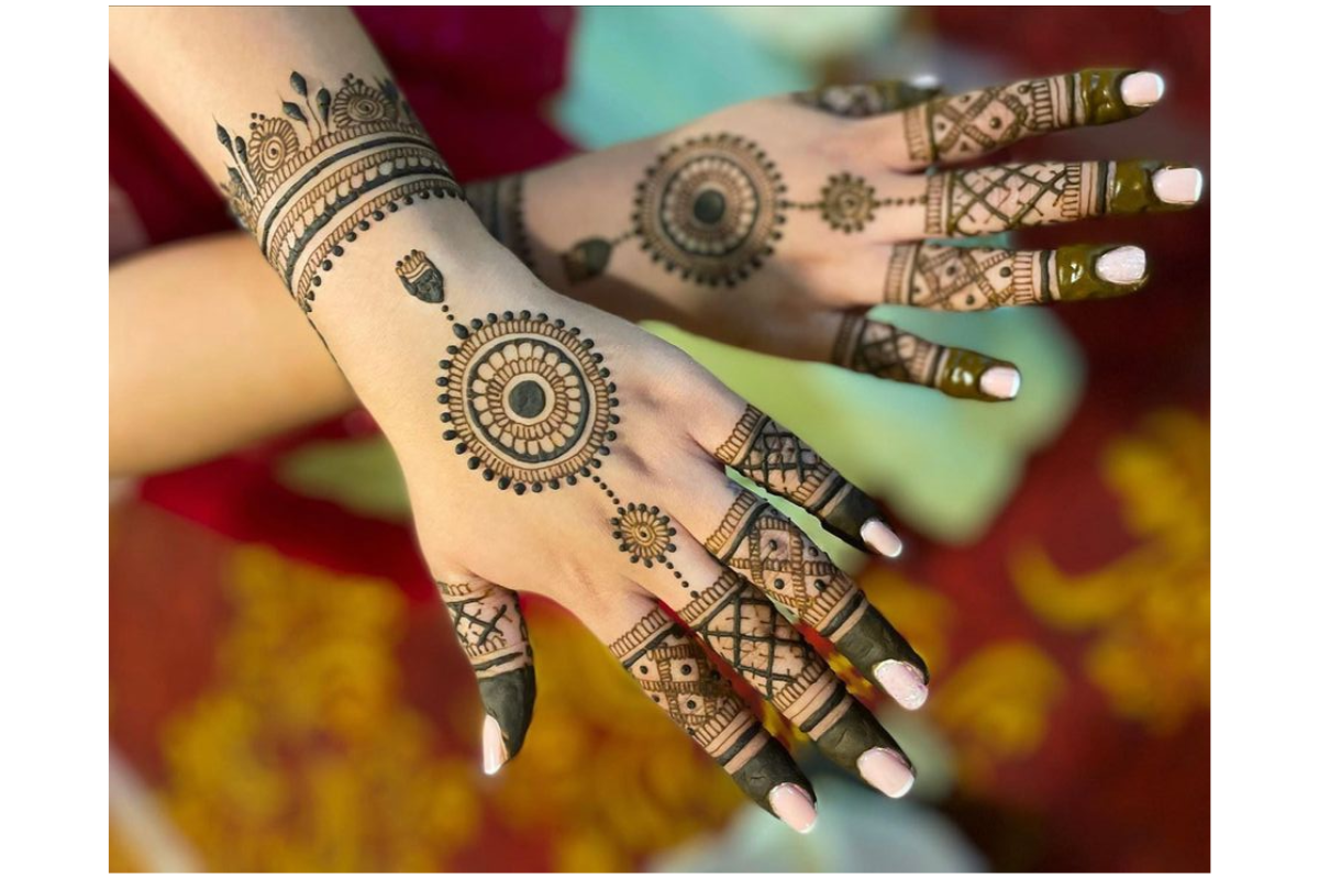 Sawan Special Mehndi Designs : सावन के तीज त्योहारों में हाथों पर रचायें ये आसान मेहंदी डिजाइन्स 5 Mehndi Design 4