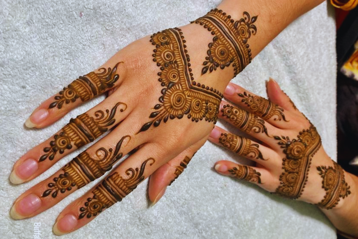 Sawan Special Mehndi Designs : सावन के तीज त्योहारों में हाथों पर रचायें ये आसान मेहंदी डिजाइन्स 6 Mehndi Design 5