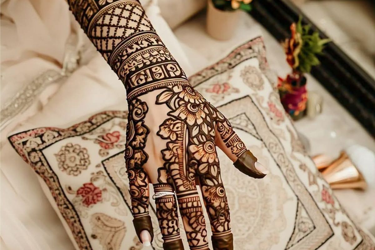 Mehndi Design: इशारों में दिल की बात कहती है ये लेटेस्ट मेहंदी डिजाइन 2 Mehndi Design1322