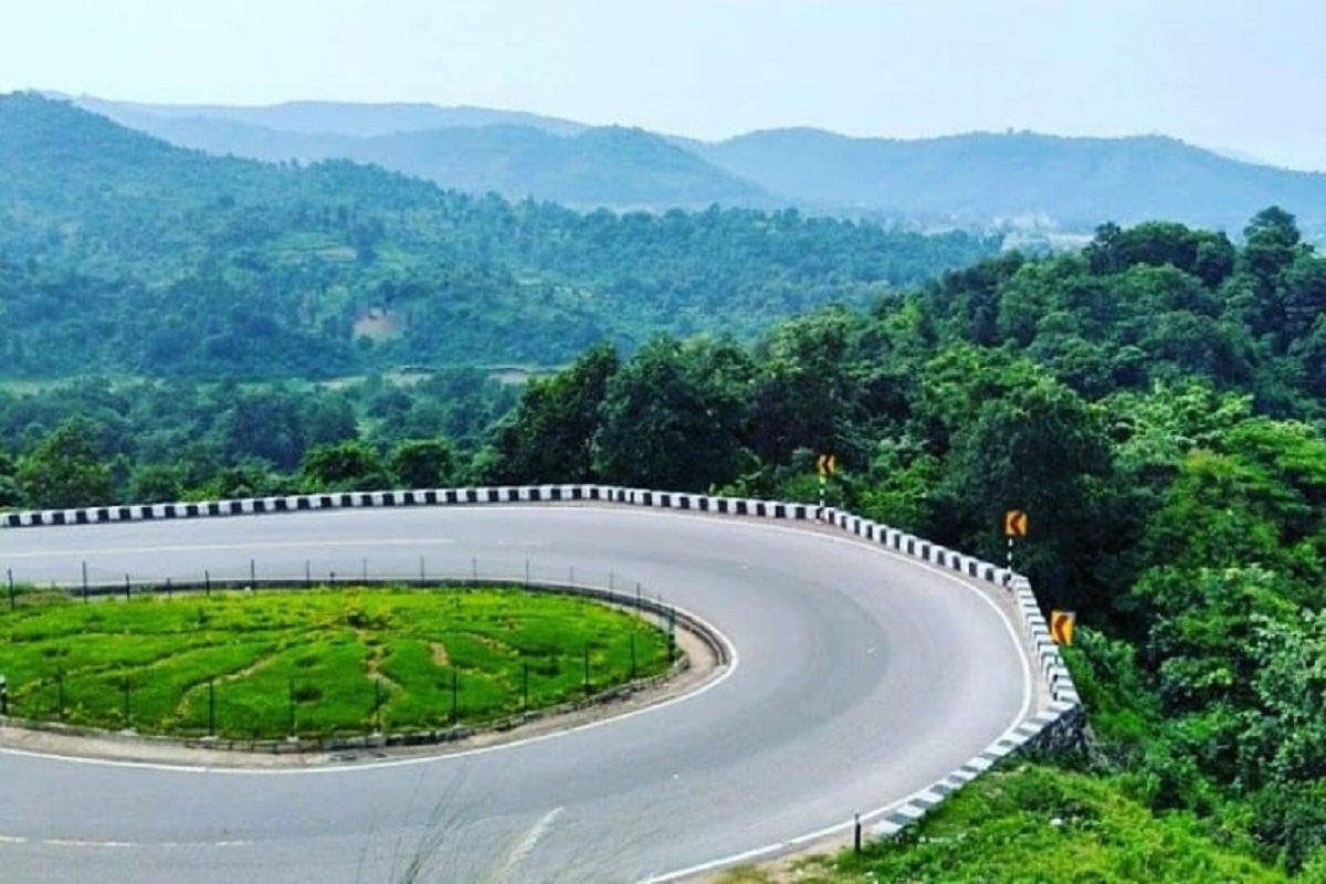 मॉनसून के सुहाने मौसम में करें इन खूबसूरत जगहों का दीदार, नेचर से हो जायेगा प्यार 3 Patratu-Valley