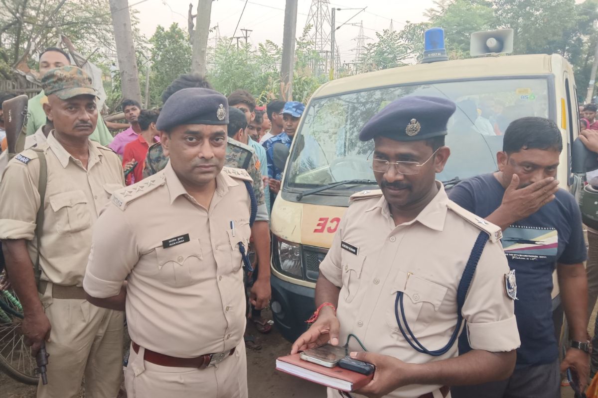 सहरसा: पत्नी से झगड़े के बाद ट्रेनी ASI ने जहर खाकर दी जान, मंगलवार को घर आया था जवान 1 घटनास्थल पर पहुंची पुलिस