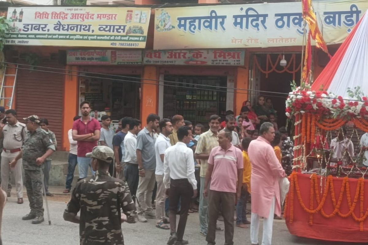निकली प्रभु जगन्नाथ की ऐतिहासिक रथ यात्रा, उमड़ी श्रद्धालुओं की भारी भीड़