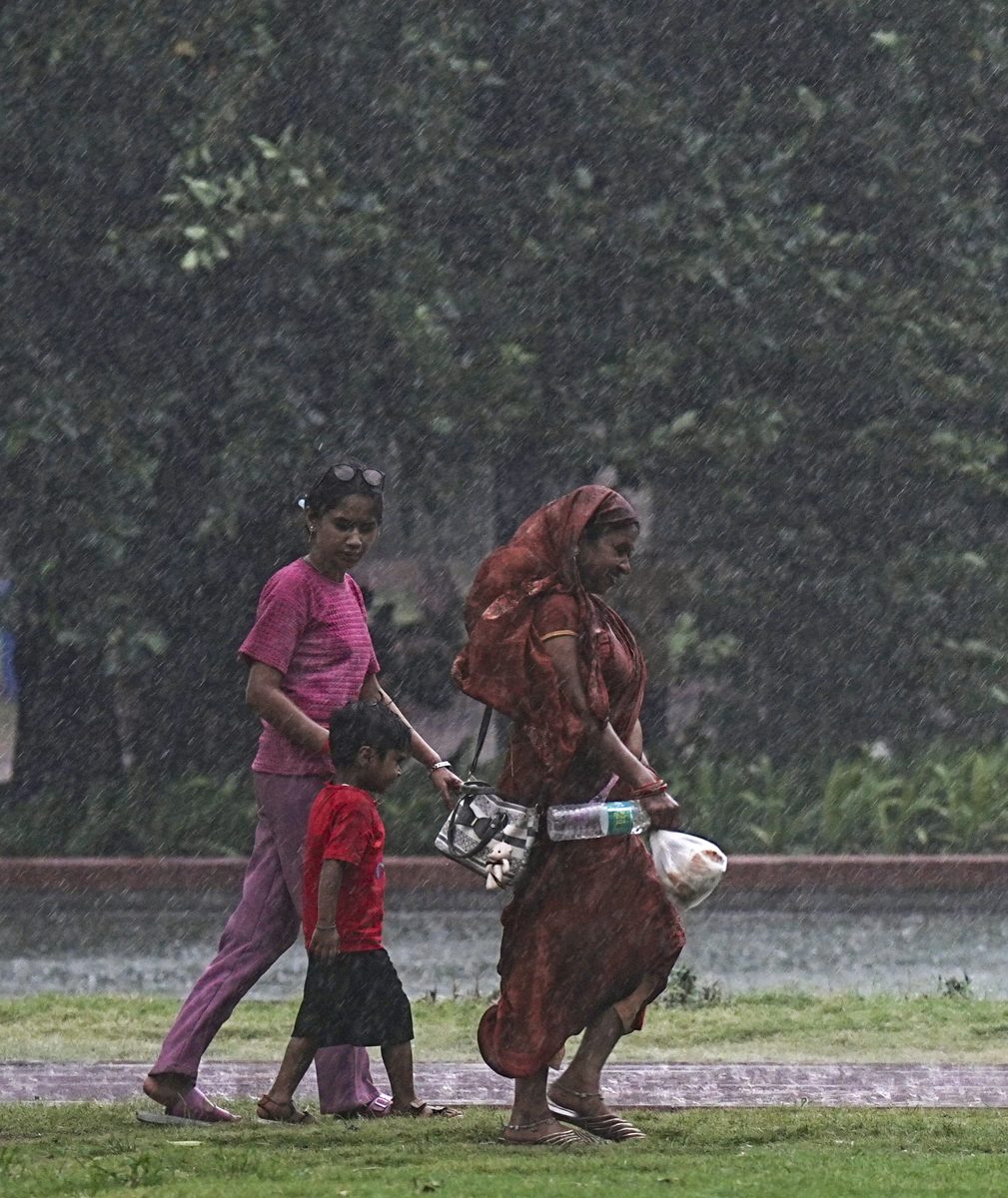 Heavy Rain Alert: 7 दिनों तक भारी बारिश, 2 जुलाई तक मानसून का कहर, IMD ने जारी किया रेड अलर्ट 5 heavy rain alert