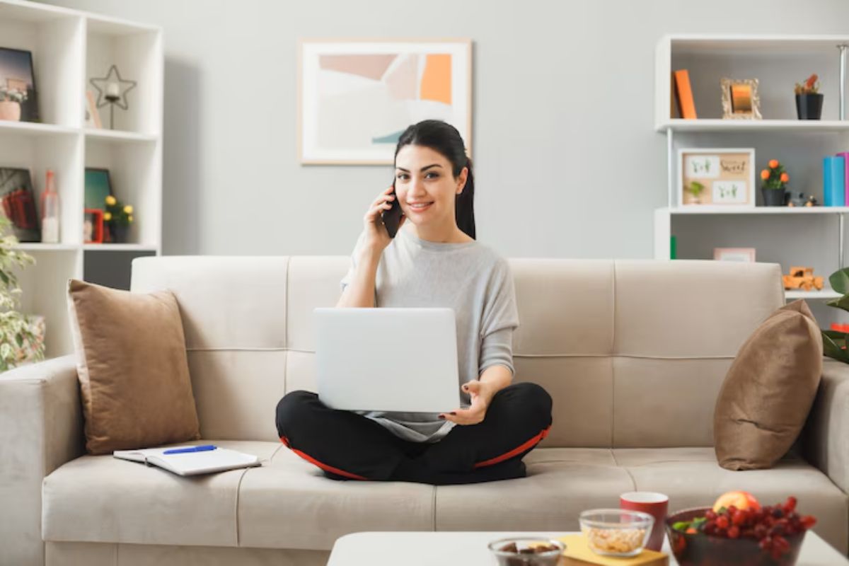 Work From Home Jobs 2025: घर बैठे 50,000 तक कमाने का मौका, ट्रेंड कर रहीं ये ऑनलाइन नौकरियां