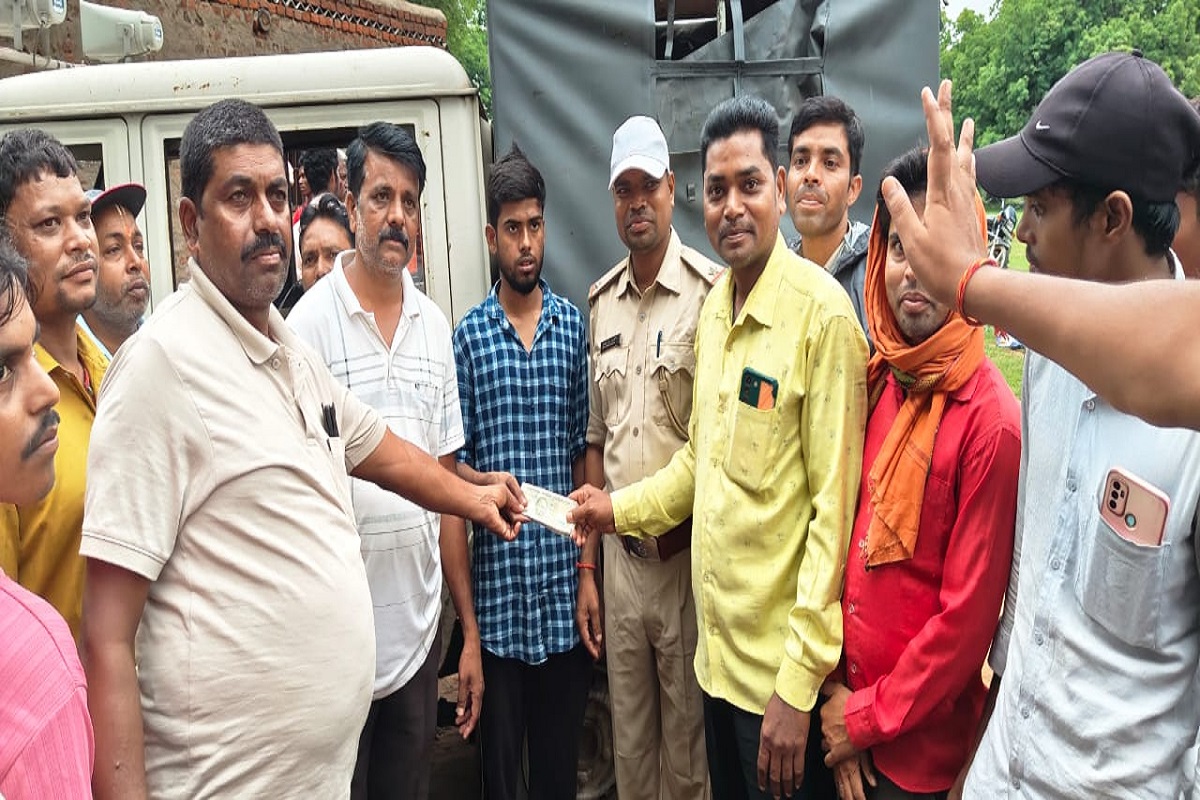महुआटांड़ के निर्माण साइट पर हाथियों का उत्पात, एक को कुचलकर मार डाला, कई घरों को नुकसान 2 dfo compensated