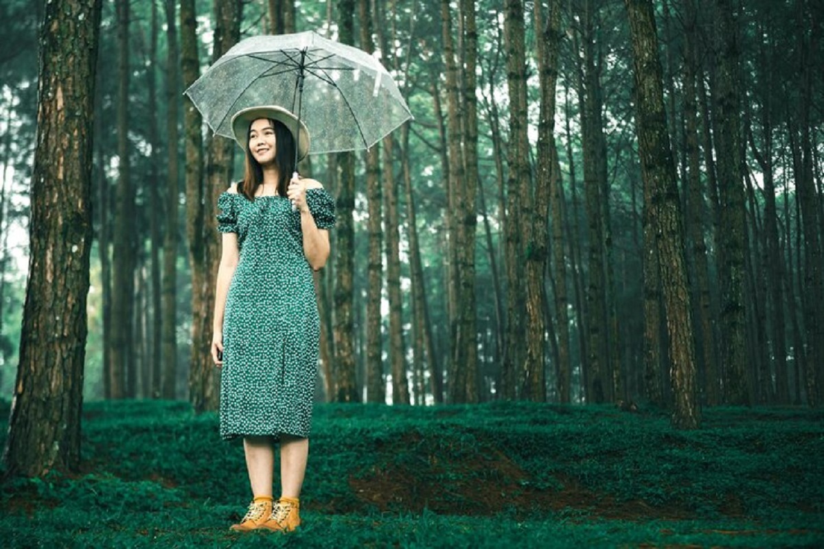 Monsoon Dress Idea: मानसून में लगाए फैशन का तड़का, लोग जरूर पूछेंगे स्टाइलिंग टिप्स 