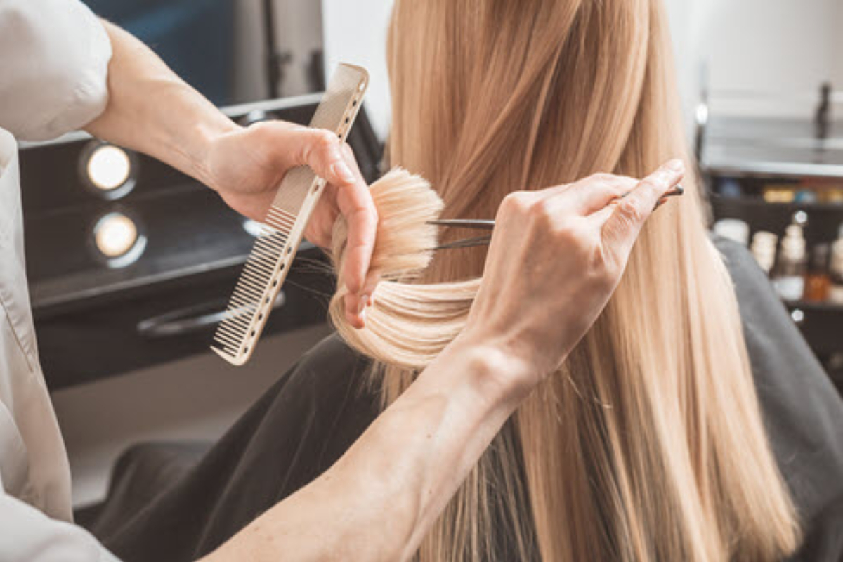 Hair Growth Tips in Hindi: बालों की ग्रोथ रोक रही हैं ये 8 गलतियां अभी छोड़ें ये आदतें 2 Hair Growth Tips in Hindi | 8 Common Hair Care Mistakes: अभी सुधार लें ये आदतें वरना झड़ते रहेंगे बाल