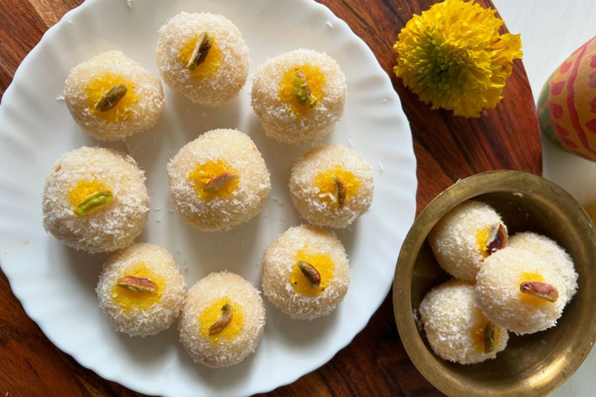 Mango Coconut Ladoo Recipe: आम और नारियल से बनाएं ये झटपट स्वादिष्ट मिठाई | मैंगो कोकोनट लड्डू रेसिपी