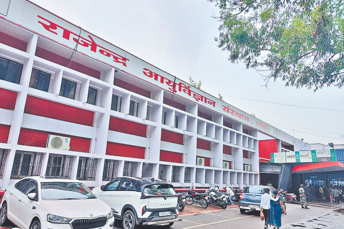 झारखंड में कोरोना के नये वेरिएंट की अब तक नहीं हुई पहचान, स्वास्थ्य विभाग चिंतित 2 RIMS Ranchi
