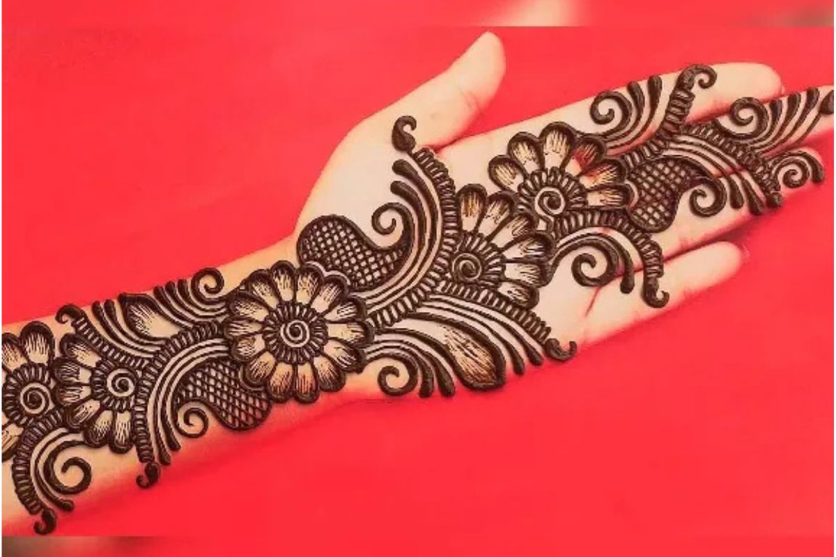Latest Mehndi Design: हाथों पर रचाइए इन लेटेस्ट मेहंदी डिजाइन को,जो बना देंगे सबको दीवाना