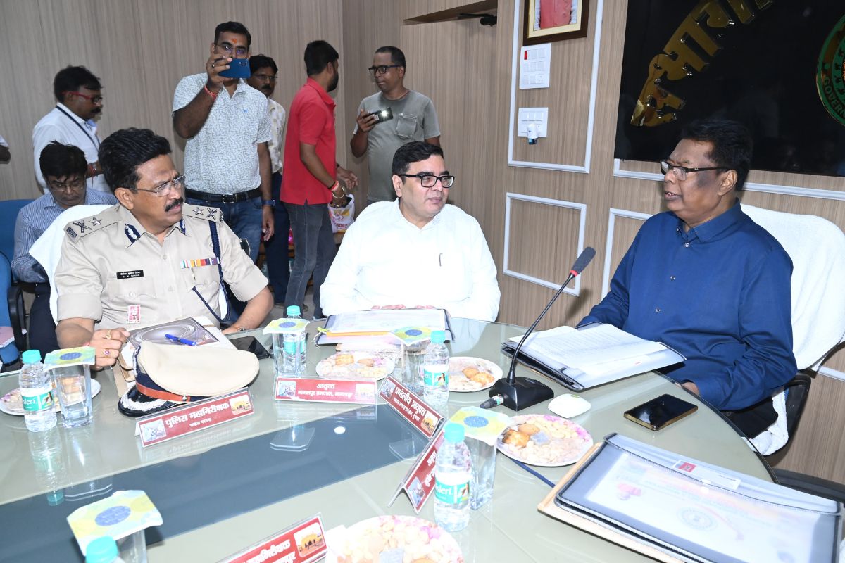 Shravani Mela 2025: श्रावणी मेले में भीड़ मैनेजमेंट पर मंथन, ड्रोन से निगरानी, एआइ चैटबॉट का भी होगा इस्तेमाल 1 shravani mela 2025 bihar jharkhand interstate meeting news