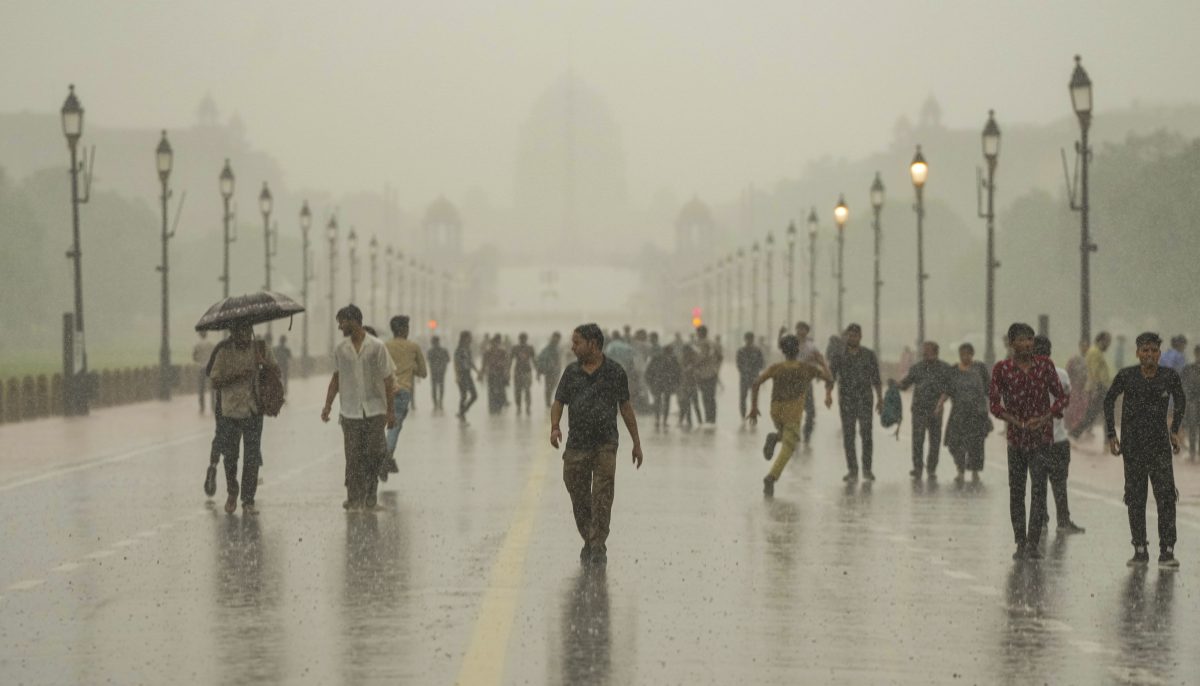 Delhi Heavy Rain Alert: दिल्ली में आंधी-तूफान के साथ बारिश, IMD ने जारी किया येलो अलर्ट 1 29061 pti06 29 2025 000153b 1