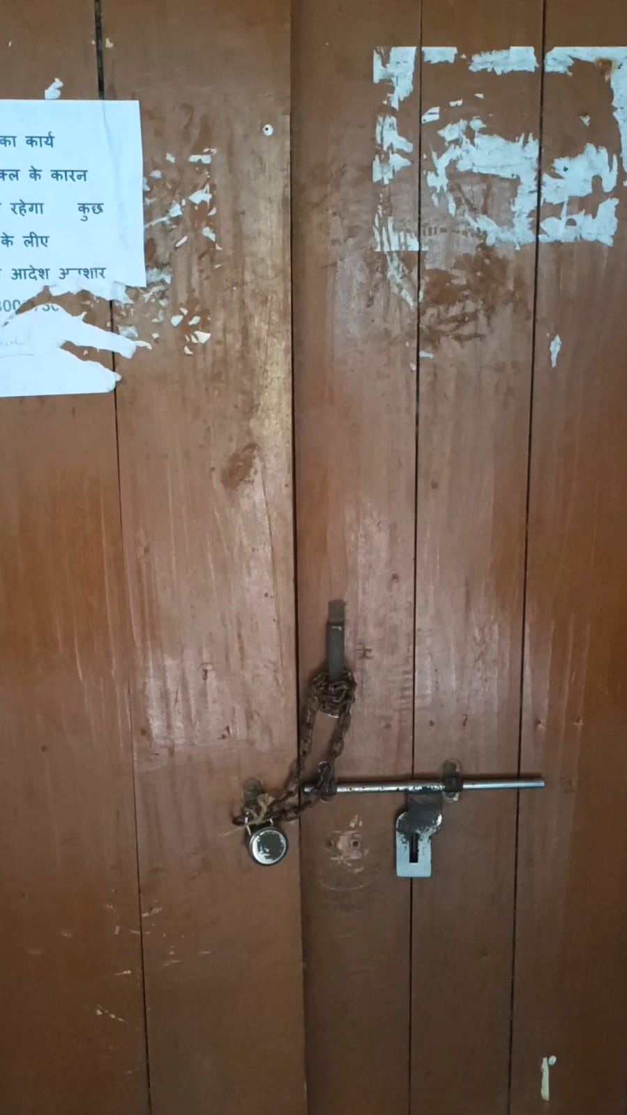 आधार सेंटर अप्रैल से बंद, परेशान हो रहे ग्रामीण, जनकल्याणकारी योजनाओं सहित यात्रा और नामांकन में आ रही बाधा