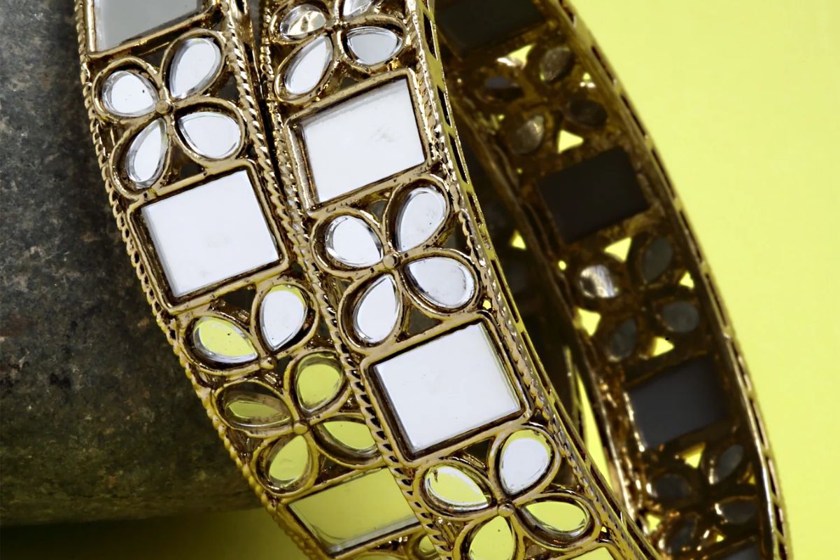सावन में हाथों में सजाएं ये Mirror Work Bangles, पिया जी की नहीं हट पाएगी नजर 3 oxidise bangel