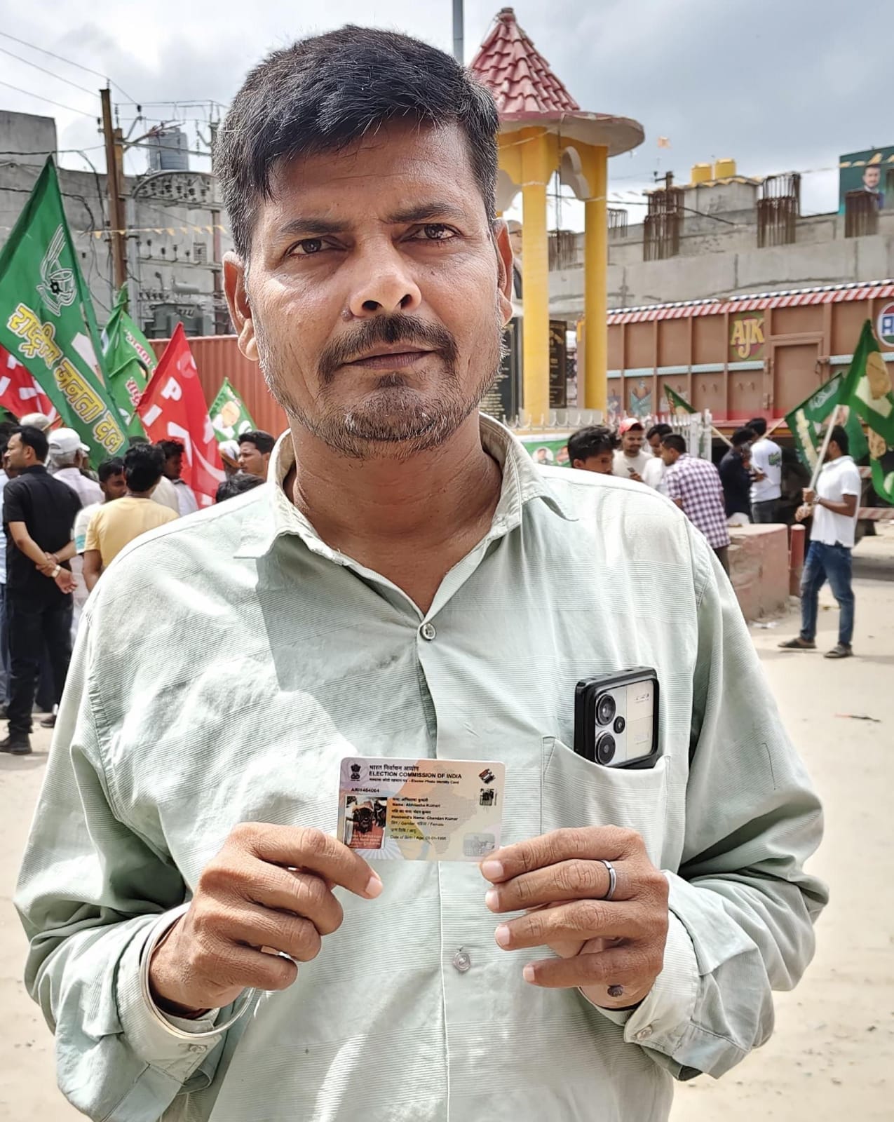 Bihar Election 2025: वोटर ID में स्त्री की जगह छपी CM नीतीश की फोटो, बिहार से सामने आया हैरान करने वाला मामला 1 madhepura voter id