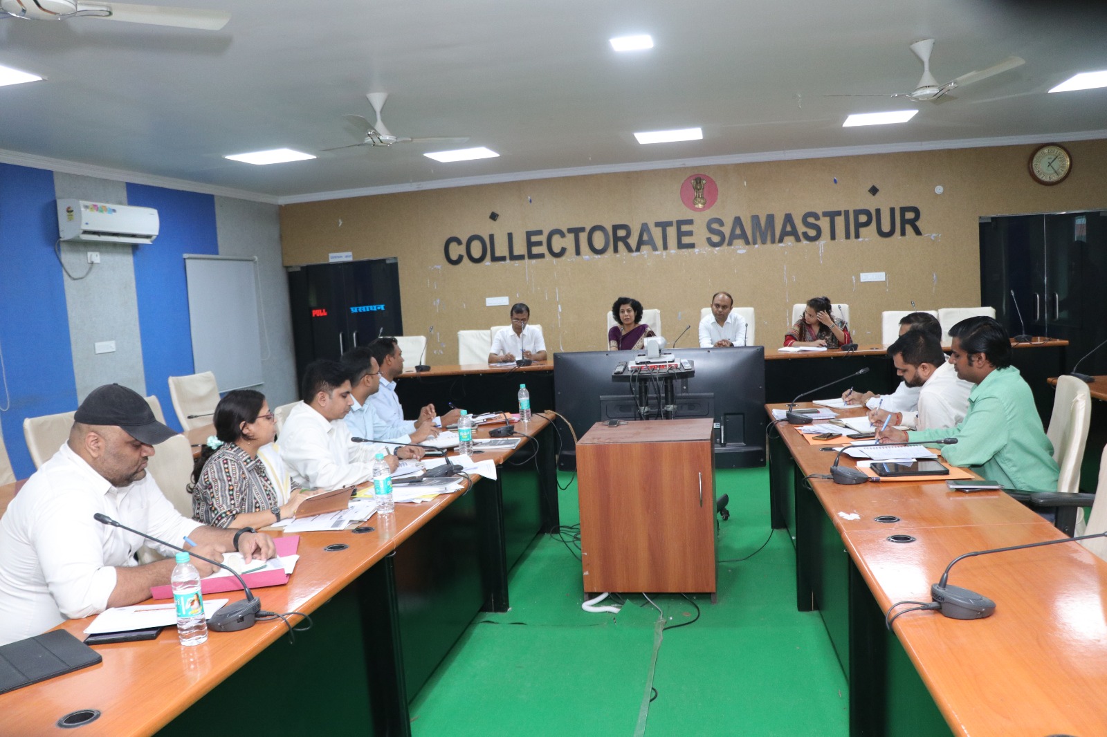 समस्तीपुर समाहरणालय में अधिकारियों ने की बैठक दिए कई निर्देश।
