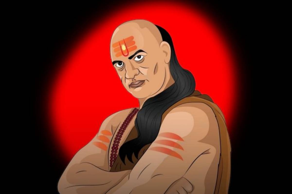Chanakya Niti: हर मुस्कुराता चेहरा इंसान नहीं होता, कुछ होते हैं दो पैरों वाले पशु - समझें नीति का रहस्य 1 Acharya Chanakya Niti in Hindi min 1
