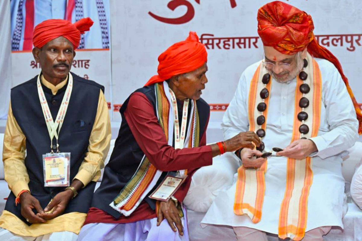 Photos: गृह मंत्री अमित शाह ने छत्तीसगढ़ के जगदलपुर स्थित मां दंतेश्वरी मंदिर में पूजा-अर्चना की, देखें तस्वीरें 1 Amit-Shah-at-Muria-Darbar