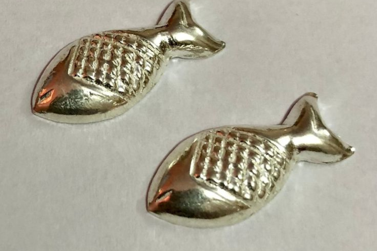 Silver Fish For Dhanteras: धनतेरस पर घर ले आएं चांदी की मछली, देखें इसके लेटेस्ट और शुभ डिजाइंस 6 Dhanteras 2025 5