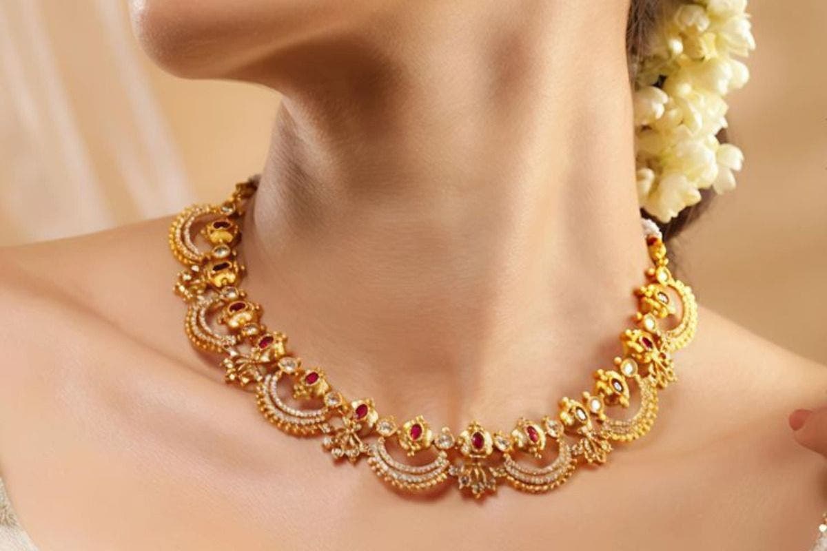 Dhanteras Gold Necklace: सोना महंगा है तो भी धनतेरस में लें ये लेटेस्ट हल्के वजन के बजट फ्रेंडली गोल्ड नेकलेस डिजाइन्स 10 Dhanteras Gold Necklace Designs