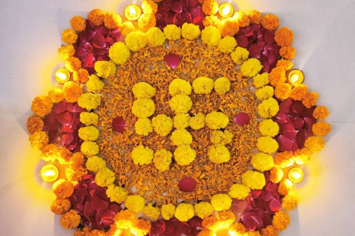 Dhanteras Rangoli Designs: धनतेरस पर घर सजाएं इन खूबसूरत रंगोली डिजाइंस से, आएगी मां लक्ष्मी की कृपा 7 Dhanteras Rangoli Designs 2