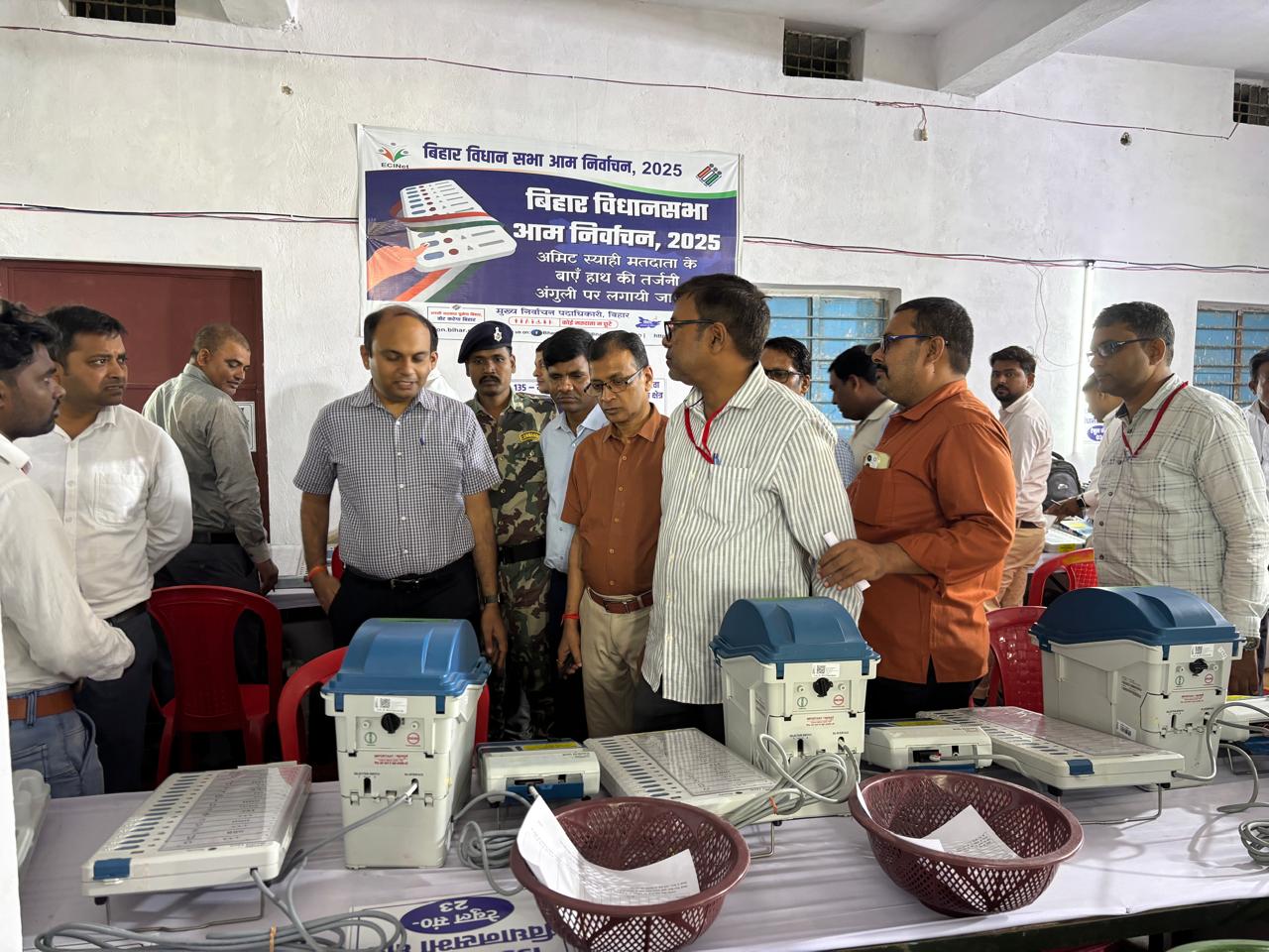 मतदान दल प्रशिक्षण केंद्र का डीएम ने किया निरीक्षण