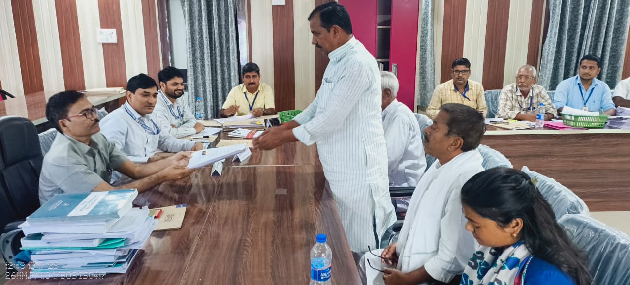 राजद प्रत्याशी समेत 9 प्रत्याशियों ने कराया नामांकन 