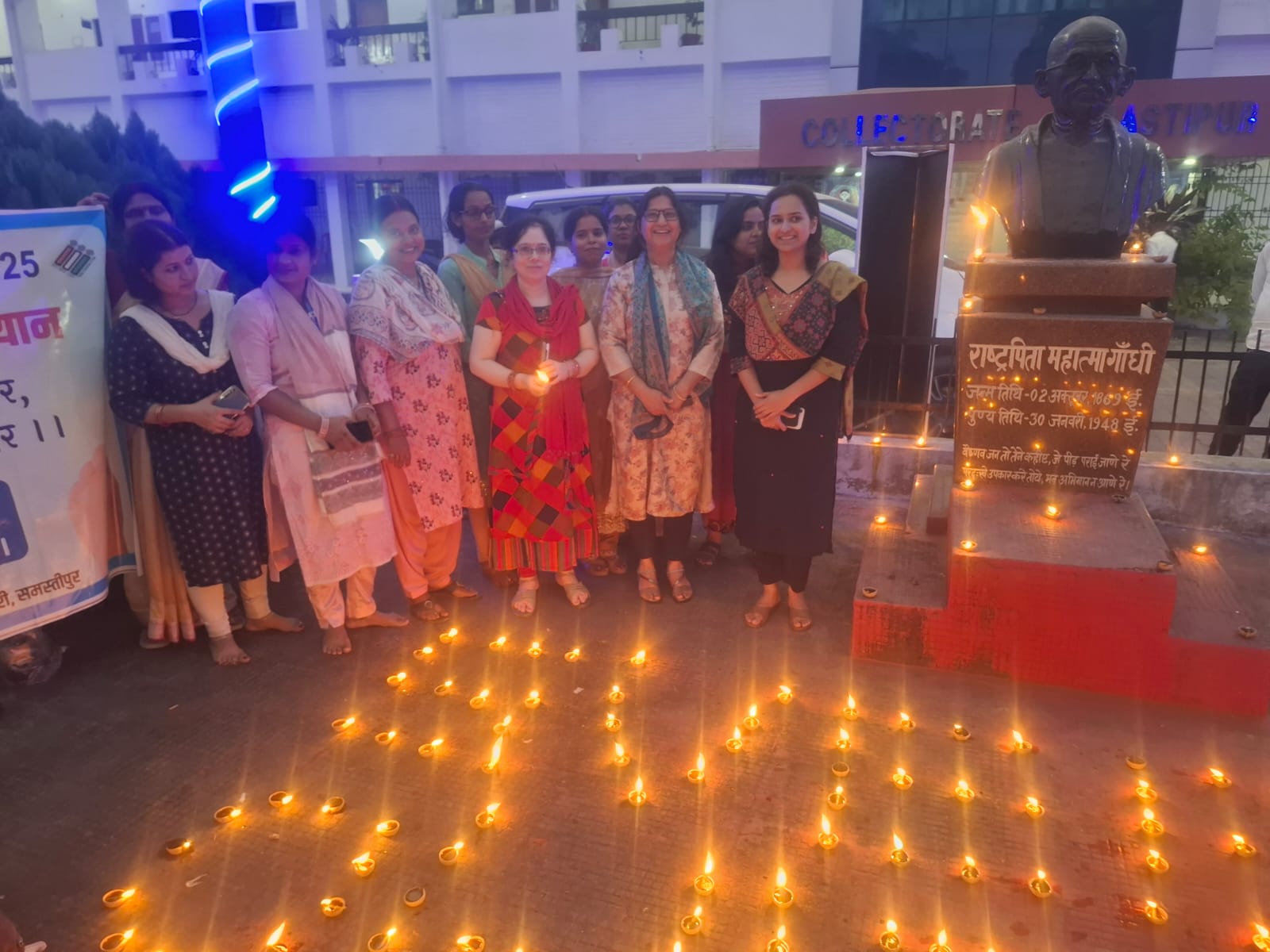 धनतेरस पर दीप जलाकर मतदाता जागरूकता का संदेश, समस्तीपुर में स्वीप कार्यक्रम की खास पहल