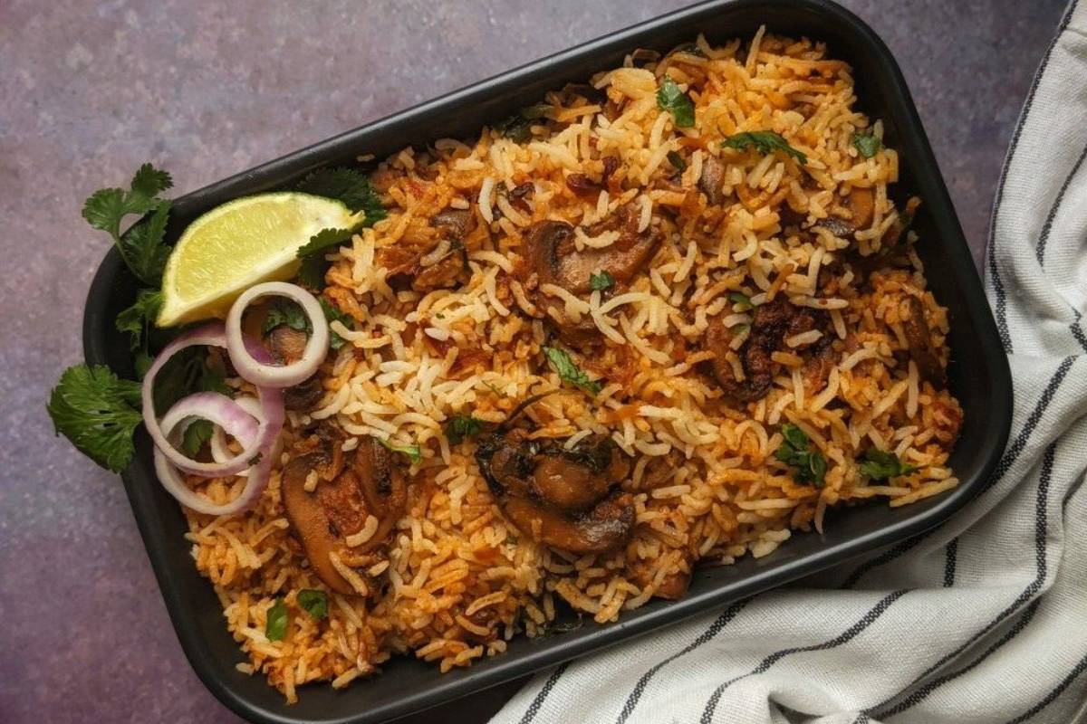 Mashroom Dum Biryani Recipe in Hindi min