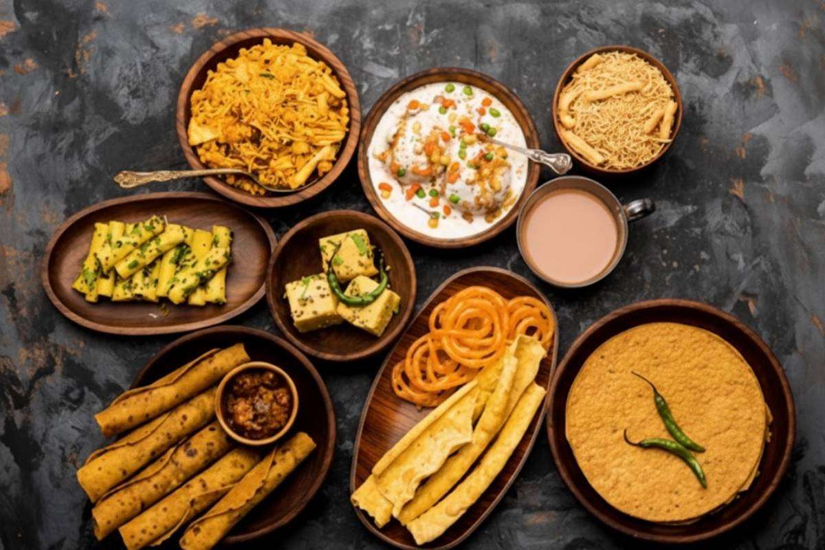 Quick Gujarati Breakfast Ideas: फेमस गुजराती ब्रेकफास्ट आइडियाज जो मिनटों में तैयार हो जाते हैं