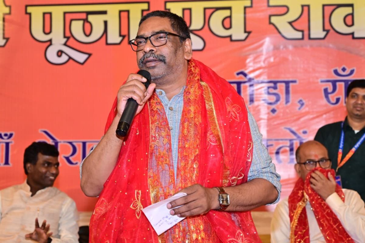 रांची में धू-धू कर जला रावण, कुंभकर्ण और मेघनाद, हेमंत सोरेन बोले- बुराई पर अच्छाई की जीत का प्रतीक है ‘विजयादशमी’ 1 Ravan Dahan Ranchi Jharkhand CM Hemant Soren