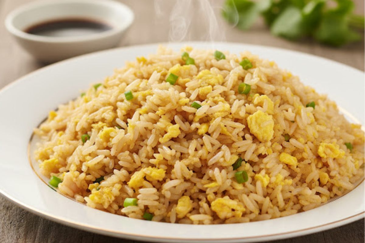 Egg Recipe Ideas: अंडे से बनाएं मजेदार डिशेज, ट्राई करें ये टेस्टी रेसिपी आइडियाज 2 egg fried rice