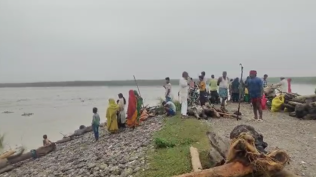 Photos: बिहार के इस जिले में कोसी के कहर ने बढ़ाई टेंशन, रूह कंपाने वाली देखिये तस्वीरें 4 image 88