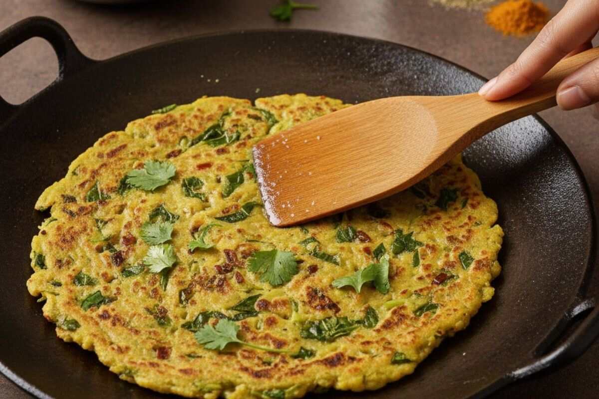 Easy Winter Breakfast Recipes Ideas: सर्दी के मौसम में सुबह की शुरुआत करें टेस्टी ब्रेकफास्ट के साथ, ट्राई करें ये झटपट तैयार होने वाले रेसिपी आइडियाज 2 methi chilla image