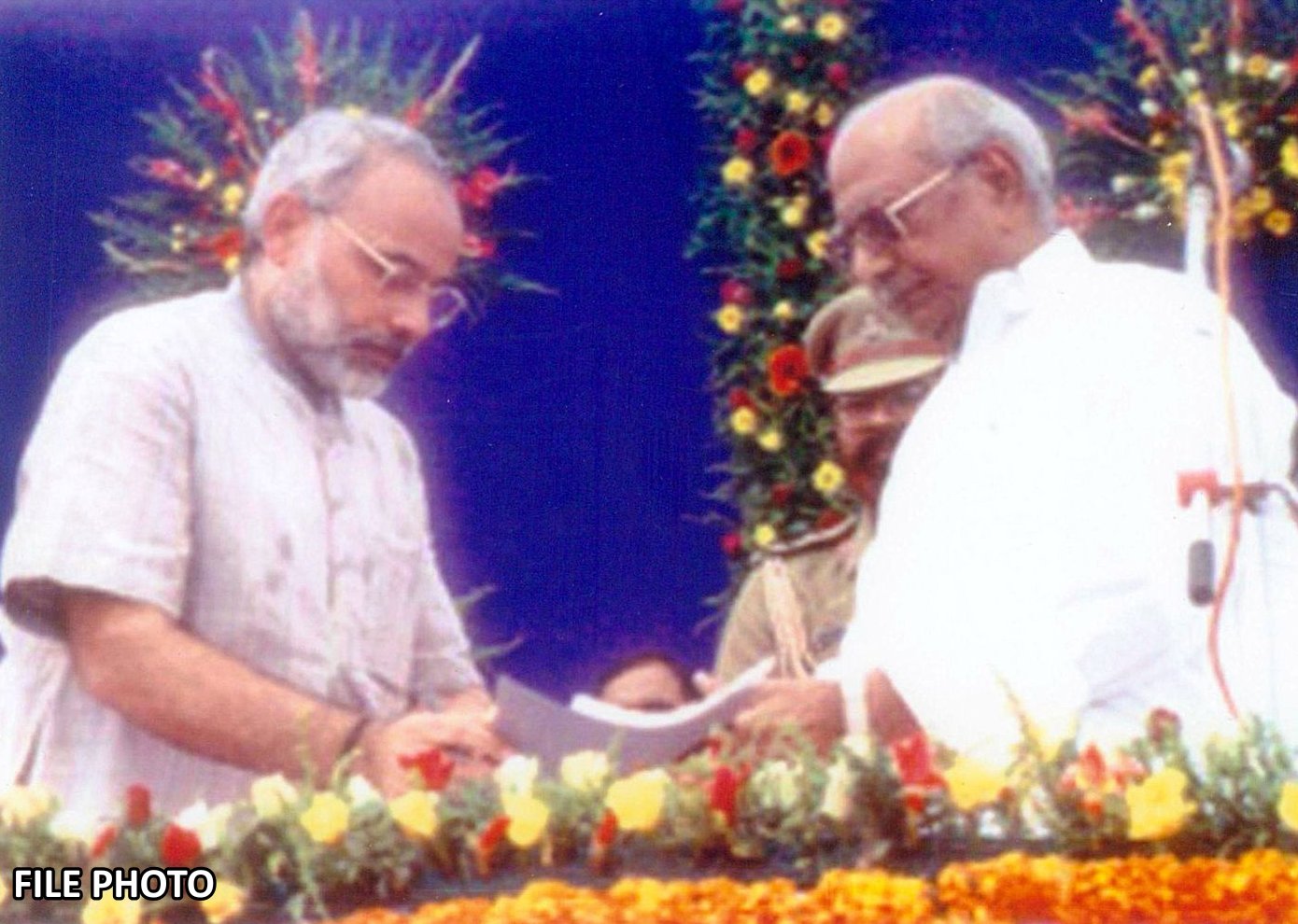 25 साल पहले प्रशासन के मुखिया के रूप में शुरू किया था सफर, मां से मिली थी दो बड़ी सीख, आज भी निभा रहे हैं पीएम मोदी 1 modi gujrat CM