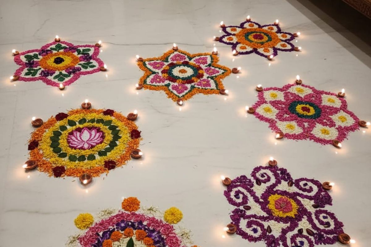 Top 5 Rangoli Design For Dhanteras: धनतेरस पर बनाएं ये खास रंगोली डिजाइन, घर में आएगी सुख-समृद्धि और मां लक्ष्मी का वास 3 small rangoli desigen