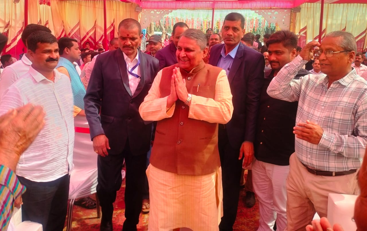 सरायरंजन में जल संसाधन मंत्री विजय कुमार चौधरी का क्षेत्र भ्रमण, पतैली में लोगों से मिलकर जाना हालचाल